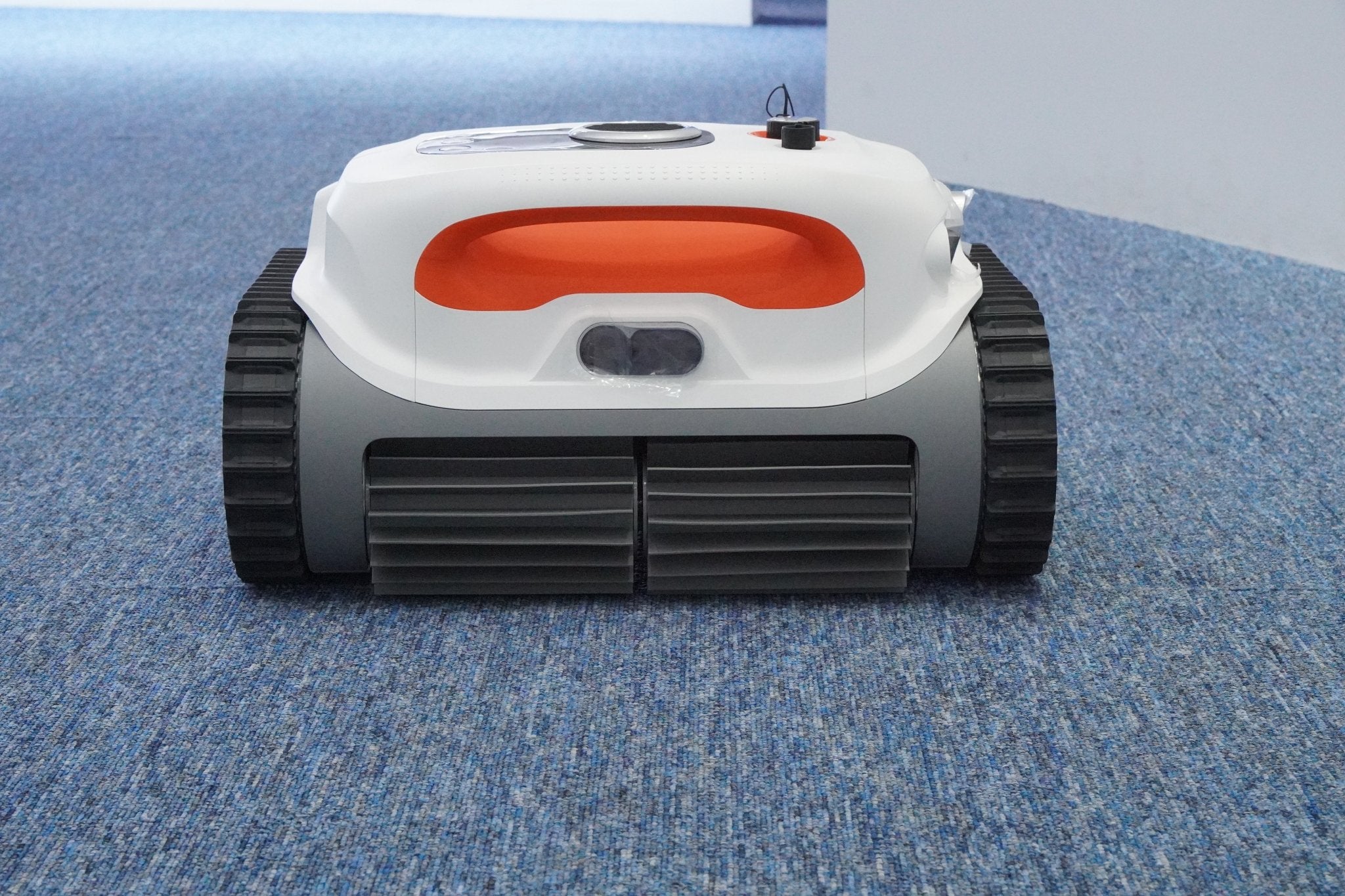 BN Pro Robotic Pool Cleaner - Get Tight Gear