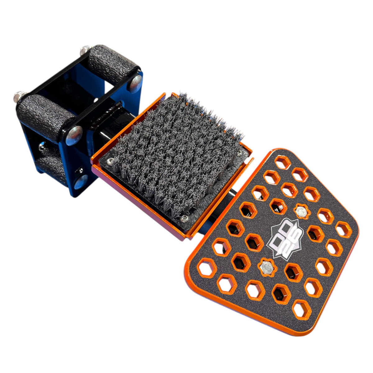 DD26 Fishing Access STEPXL with Mean Clean Kick Brush - Get Tight Gear