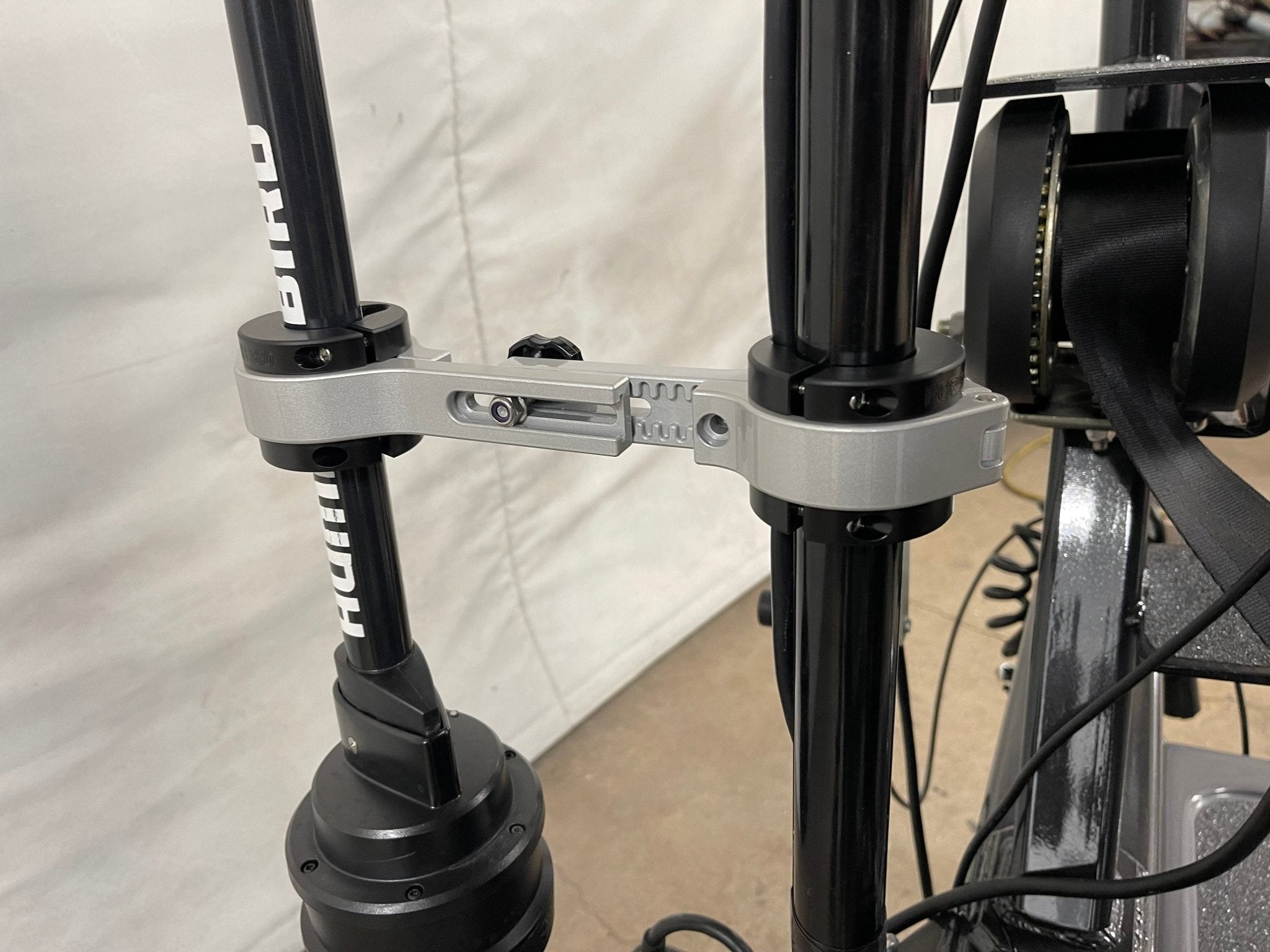 DD26 Fishing Dog Bone Stabilizer Bracket - Get Tight Gear