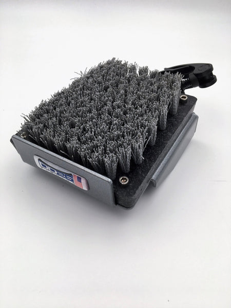 DD26 Fishing Mean Clean Kick Brush - Get Tight Gear