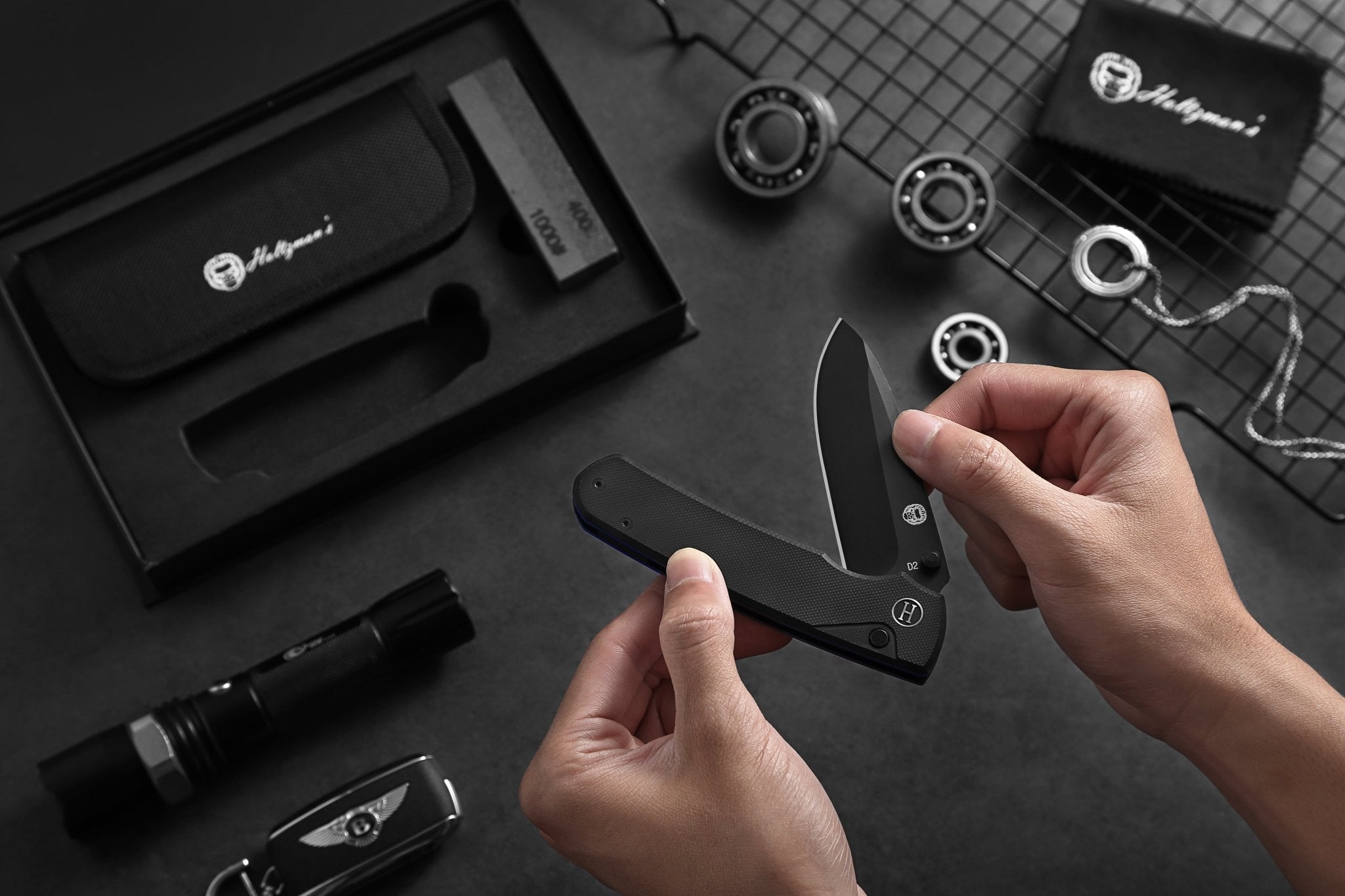 The Loyalist Folding Pocket Knife Giftset for Men and Women (Black and Blue) - Get Tight Gear