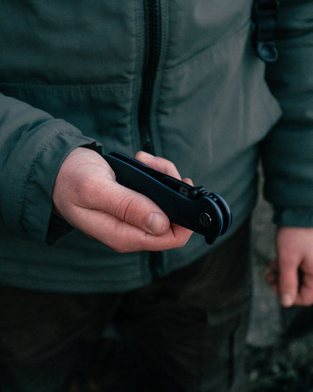 The Straight Back Folding Pocket Knife Giftset for Men and Women (Black and Blue) - Get Tight Gear