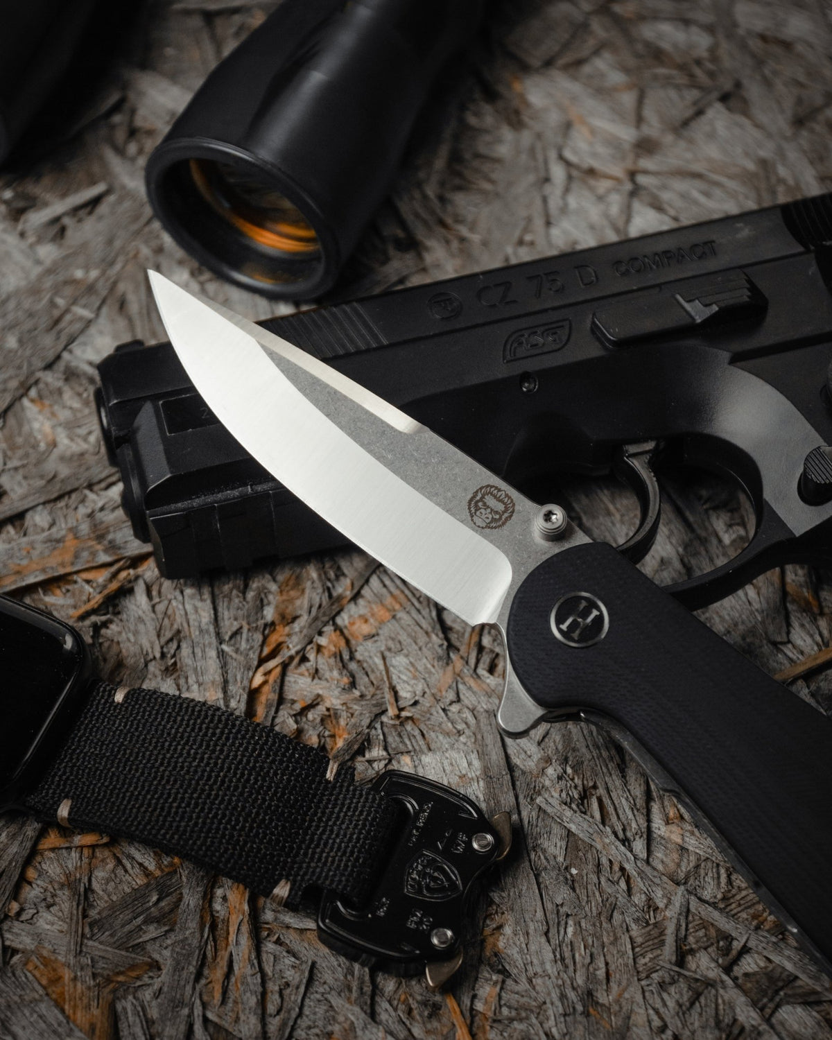 The Straight Back Folding Pocket Knife Giftset for Men and Women (Silver and Black) - Get Tight Gear