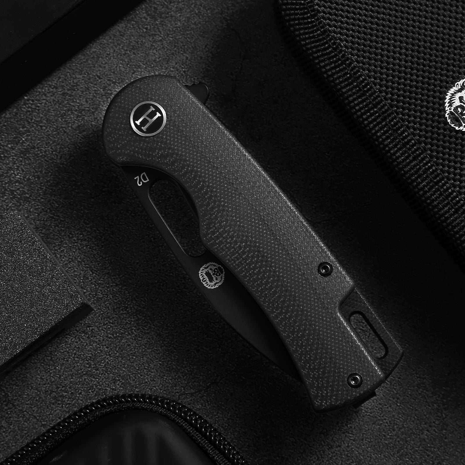 The Venture Point Folding Pocket Knife Giftset for Men and Women (Black and Blue) - Get Tight Gear