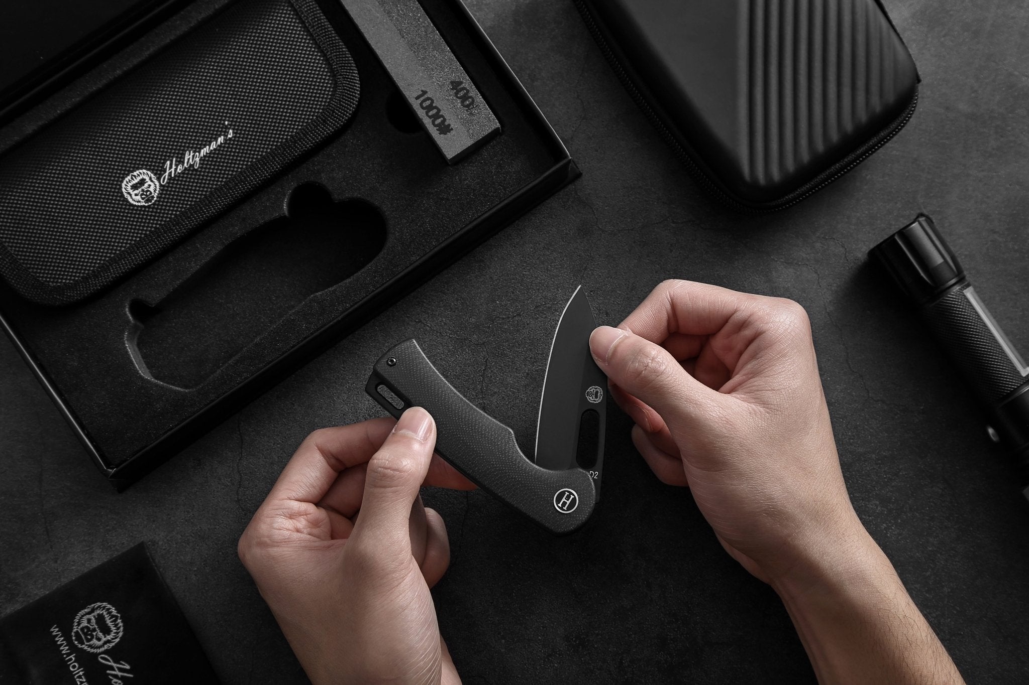 The Venture Point Folding Pocket Knife Giftset for Men and Women (Black and Blue) - Get Tight Gear