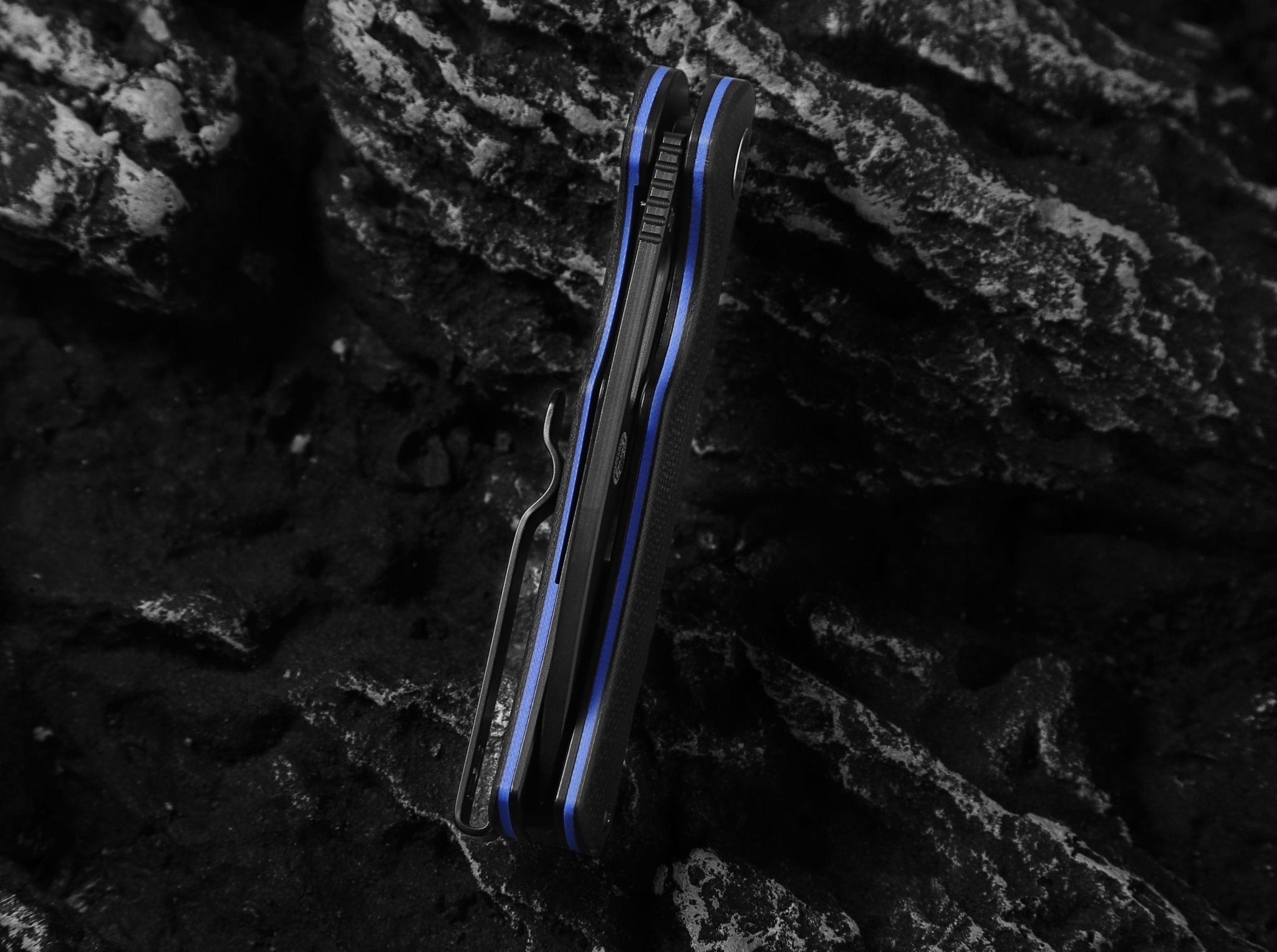 The Venture Point Folding Pocket Knife Giftset for Men and Women (Black and Blue) - Get Tight Gear